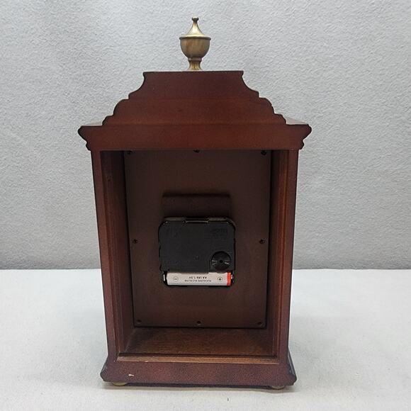 VTG 2001 The Bombay Company Mantle Shelf Clock Quartz Dark Cherry Wood - Picture 3 of 8